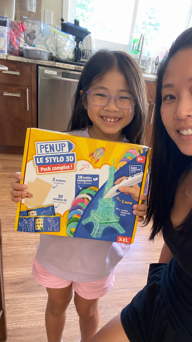 Enfant qui crée avec le stylo Pen'Up 3D